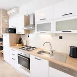 Olive Garden Retreat Apartment Pridraga
