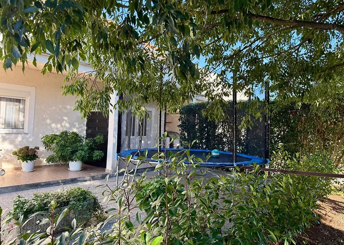 Olive Garden Retreat Pridraga